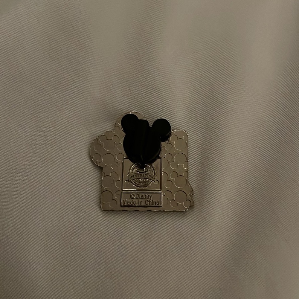 Disney Pin - Picture 2 of 2